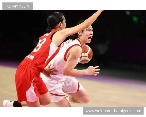 女篮姑娘的拼搏点燃亿万球迷的热情，女篮球员的盛宴